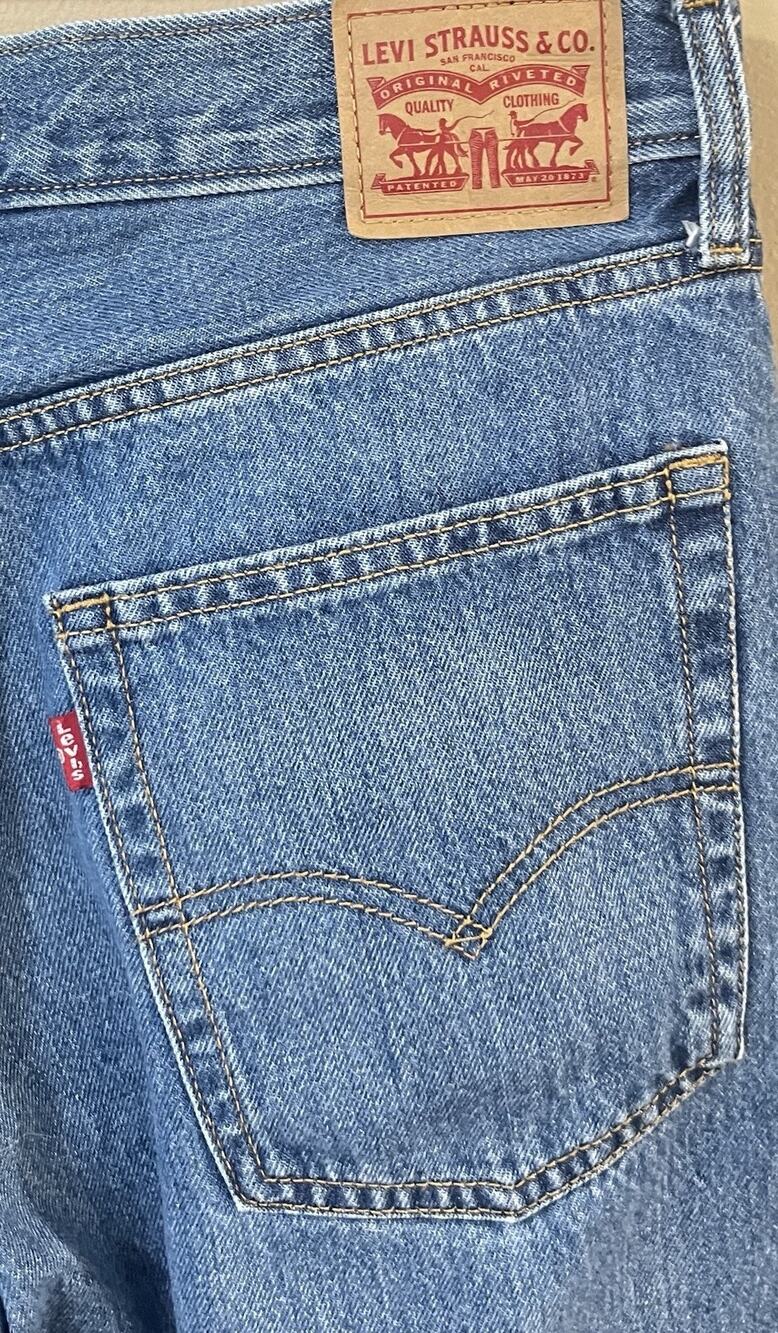 Levis 94 Baggy Women W31 L31 Mid Rise Straight Leg Jeans Med Wash Waterless EUC